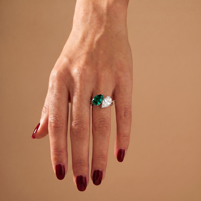 Nova Versus Ring – Zambian Green Emerald