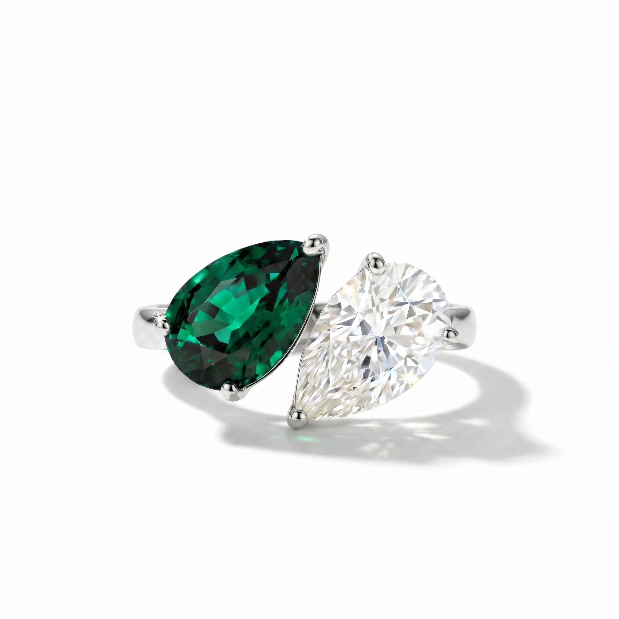 Nova Versus Ring – Zambian Green Emerald