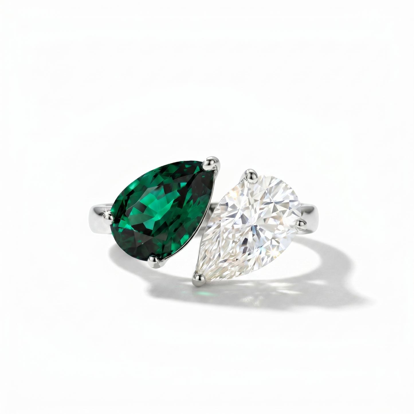 Nova Versus Ring – Zambian Green Emerald