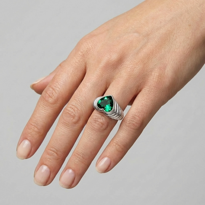 Amore Signet Ring – Zambian Green Emerald