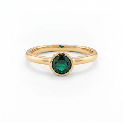 Forma Solitaire Ring – Zambian Green Emerald