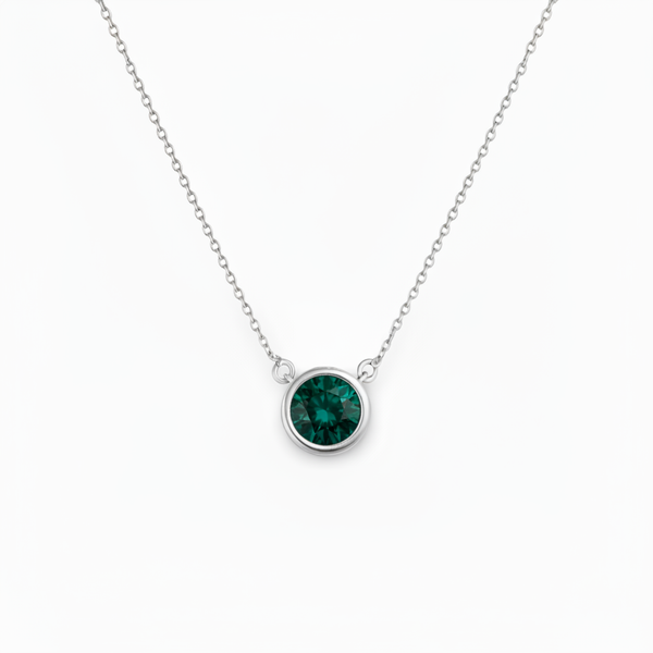 Forma Solitaire Necklace – Zambian Green Emerald