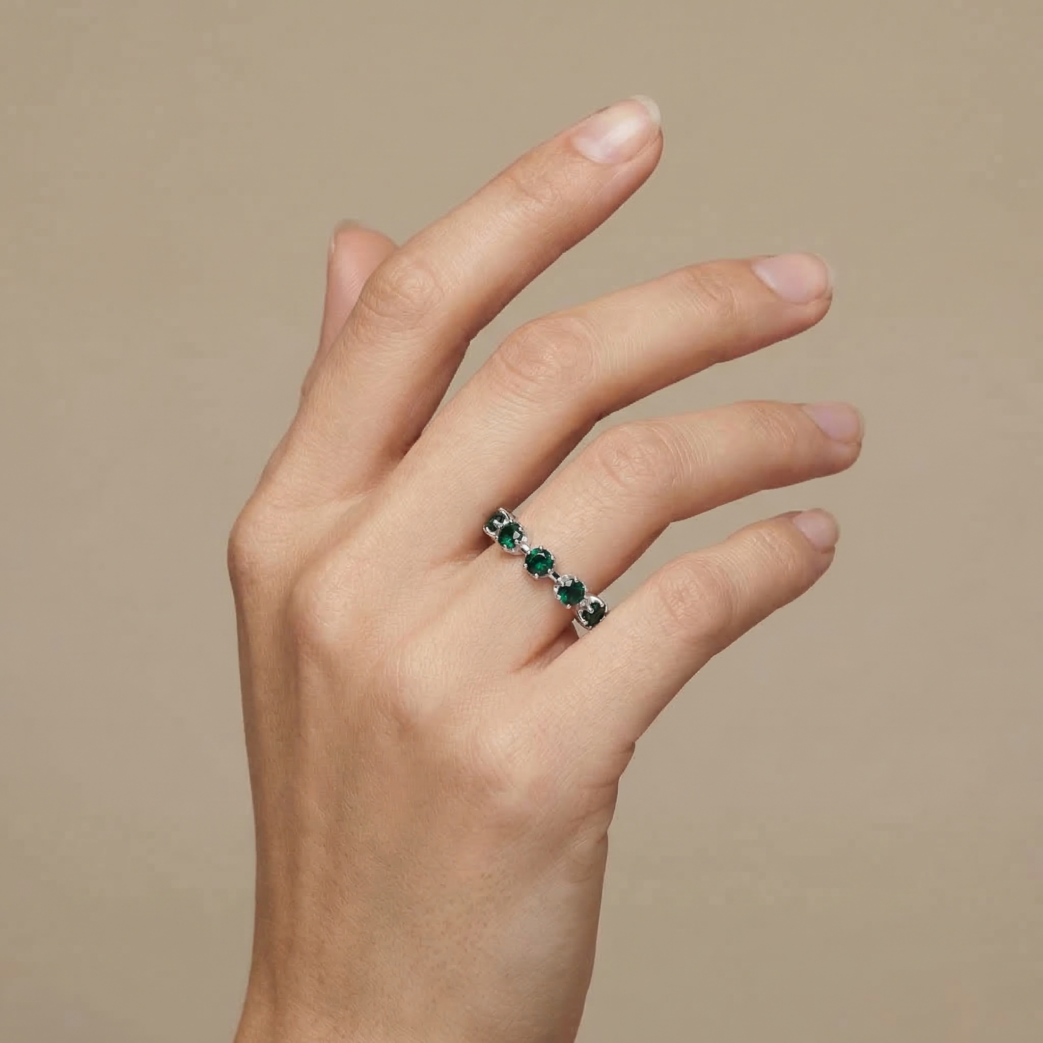 Linea Maxi Station Ring – Zambian Green Emerald